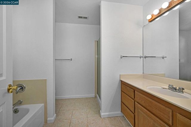 320 Warmcastle Court, Martinez, CA 94553