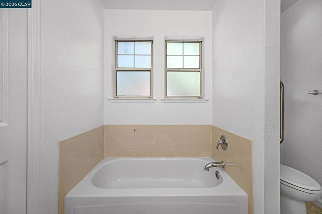 320 Warmcastle Court, Martinez, CA 94553