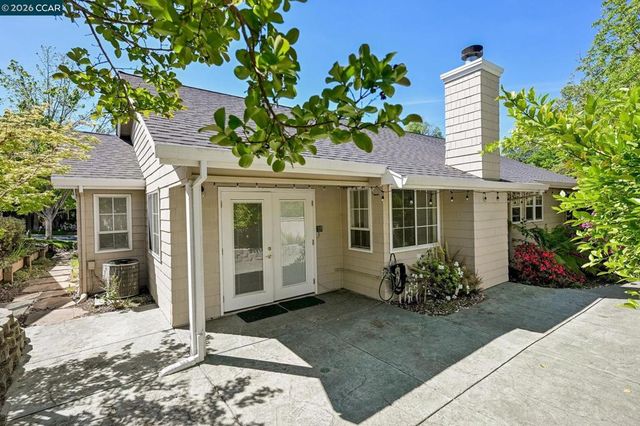 320 Warmcastle Court, Martinez, CA 94553