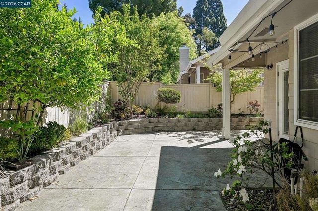 320 Warmcastle Court, Martinez, CA 94553