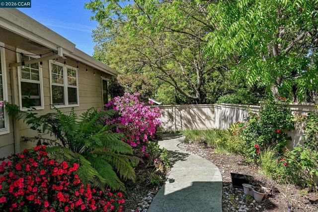 320 Warmcastle Court, Martinez, CA 94553