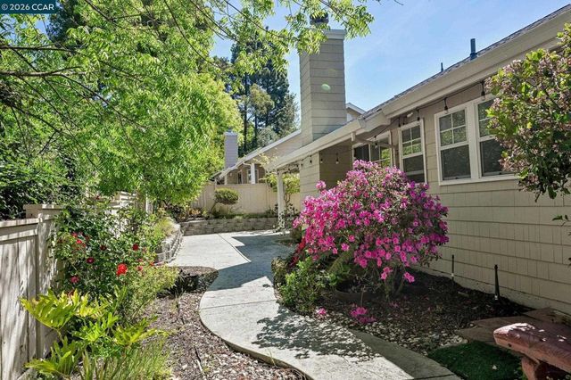 320 Warmcastle Court, Martinez, CA 94553