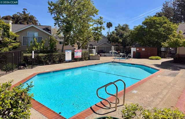 320 Warmcastle Court, Martinez, CA 94553