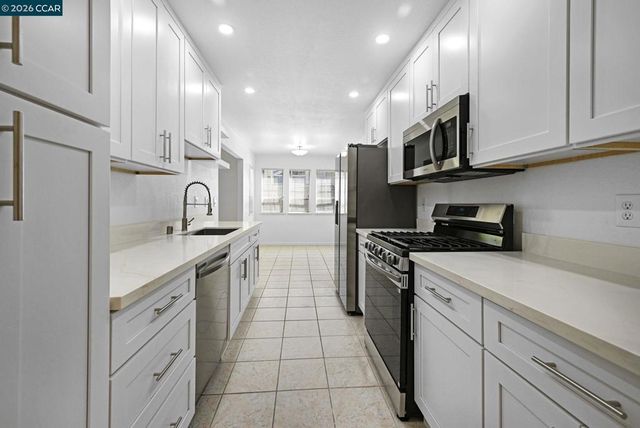 320 Warmcastle Court, Martinez, CA 94553