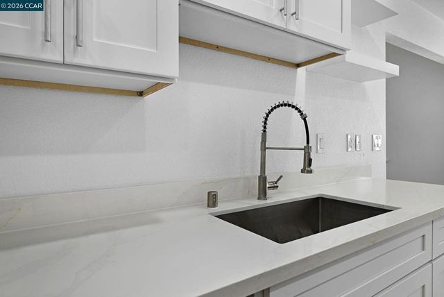 320 Warmcastle Court, Martinez, CA 94553