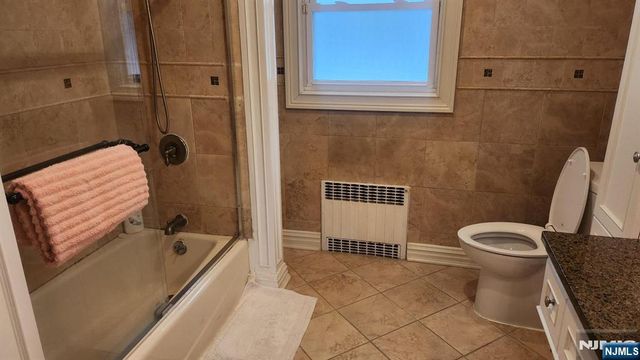 468 Oak Street, Ridgefield, NJ 07657