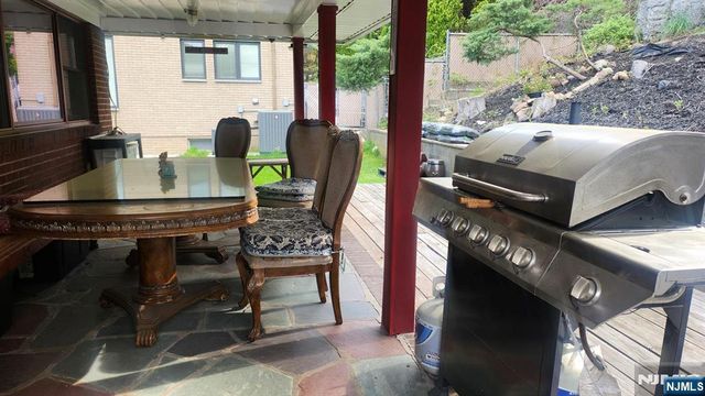 468 Oak Street, Ridgefield, NJ 07657