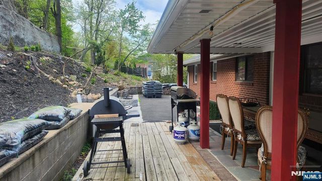 468 Oak Street, Ridgefield, NJ 07657