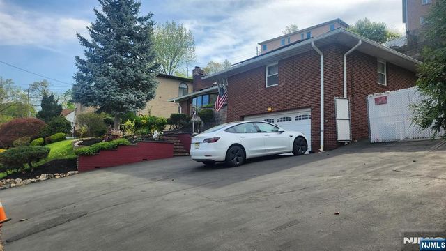 468 Oak Street, Ridgefield, NJ 07657