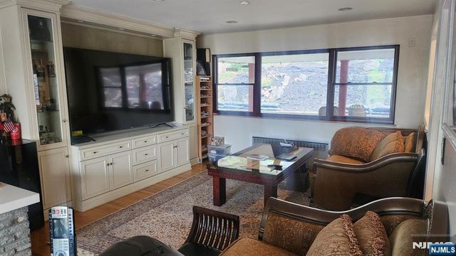 468 Oak Street, Ridgefield, NJ 07657