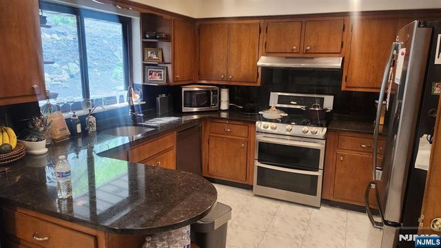 468 Oak Street, Ridgefield, NJ 07657