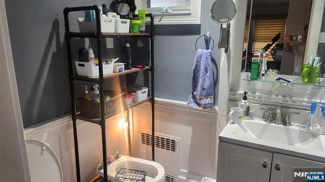 468 Oak Street, Ridgefield, NJ 07657