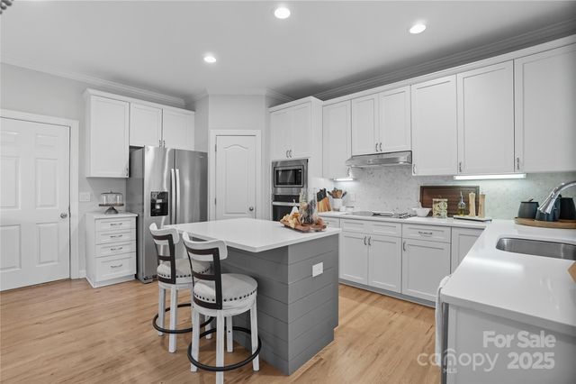 5701 Fairvista Drive, Charlotte, NC 28269