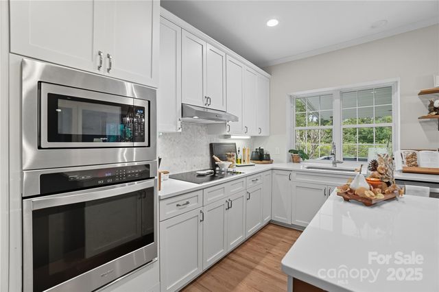 5701 Fairvista Drive, Charlotte, NC 28269