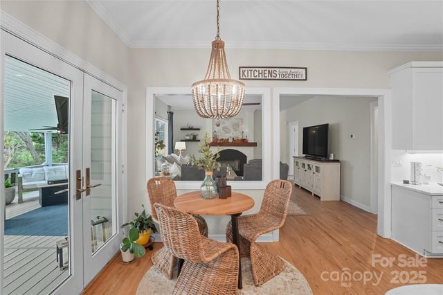5701 Fairvista Drive, Charlotte, NC 28269