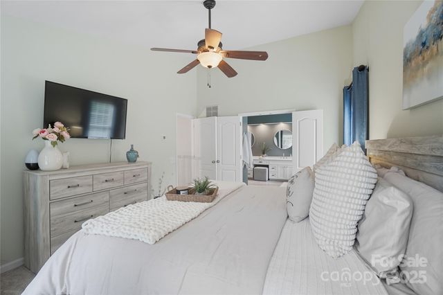 5701 Fairvista Drive, Charlotte, NC 28269