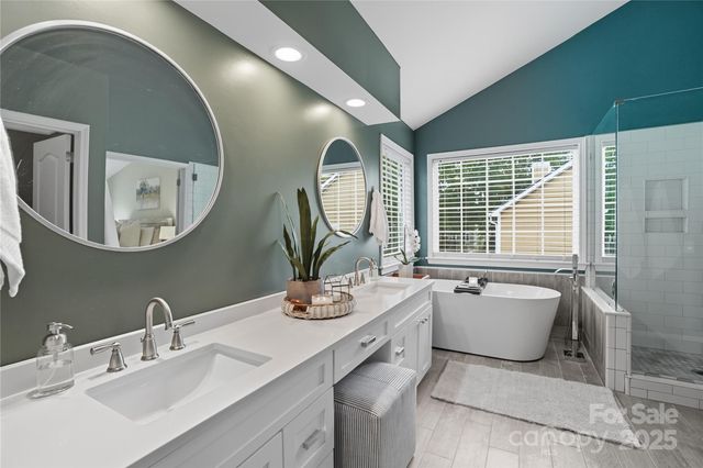 5701 Fairvista Drive, Charlotte, NC 28269
