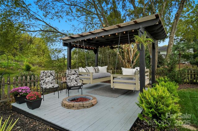 5701 Fairvista Drive, Charlotte, NC 28269
