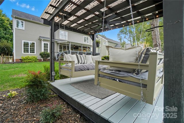 5701 Fairvista Drive, Charlotte, NC 28269