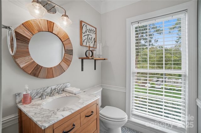 5701 Fairvista Drive, Charlotte, NC 28269