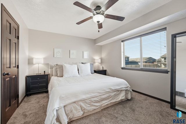 3021 S Keyrell Dr Drive, Sioux Falls, SD 57106