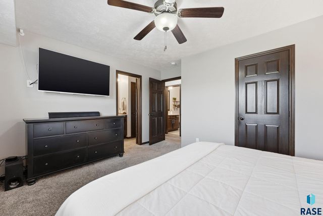 3021 S Keyrell Dr Drive, Sioux Falls, SD 57106