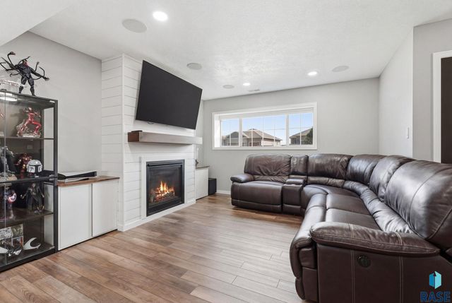 3021 S Keyrell Dr Drive, Sioux Falls, SD 57106