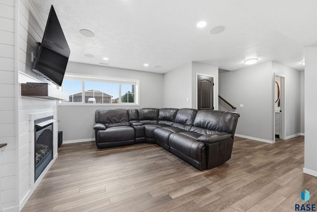 3021 S Keyrell Dr Drive, Sioux Falls, SD 57106