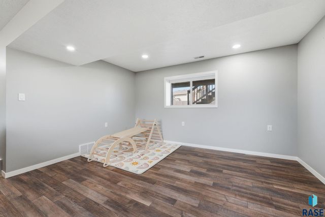 3021 S Keyrell Dr Drive, Sioux Falls, SD 57106