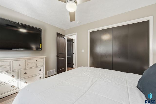 3021 S Keyrell Dr Drive, Sioux Falls, SD 57106