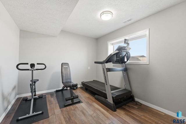 3021 S Keyrell Dr Drive, Sioux Falls, SD 57106