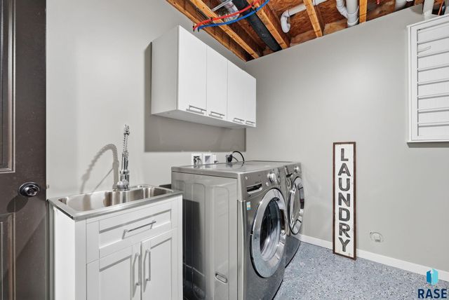 3021 S Keyrell Dr Drive, Sioux Falls, SD 57106