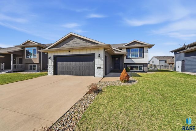 3021 S Keyrell Dr Drive, Sioux Falls, SD 57106