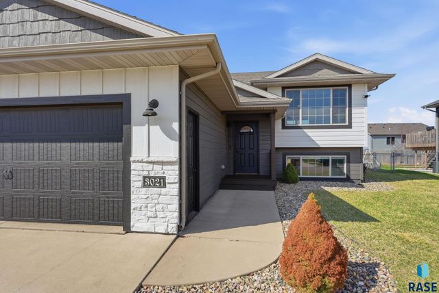 3021 S Keyrell Dr Drive, Sioux Falls, SD 57106