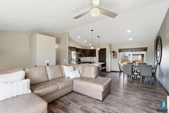 3021 S Keyrell Dr Drive, Sioux Falls, SD 57106