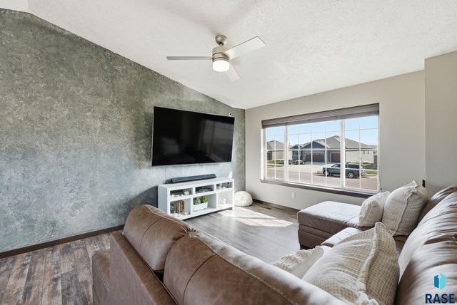 3021 S Keyrell Dr Drive, Sioux Falls, SD 57106