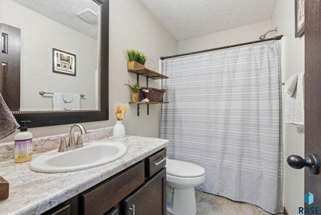 3021 S Keyrell Dr Drive, Sioux Falls, SD 57106