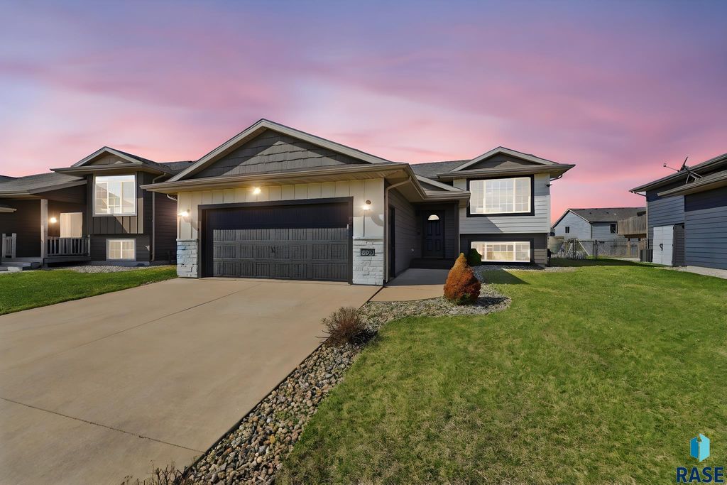 3021 S Keyrell Dr Drive, Sioux Falls, SD 57106