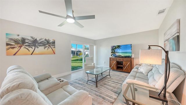 131 WHISPERING SANDS CIRCLE V33, Sarasota, FL 34242