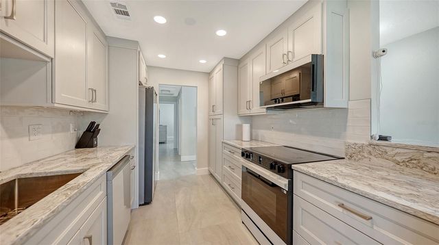 131 WHISPERING SANDS CIRCLE V33, Sarasota, FL 34242