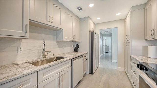 131 WHISPERING SANDS CIRCLE V33, Sarasota, FL 34242