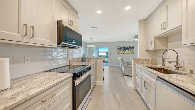 131 WHISPERING SANDS CIRCLE V33, Sarasota, FL 34242