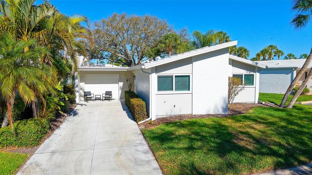 131 WHISPERING SANDS CIRCLE V33, Sarasota, FL 34242