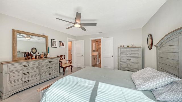 131 WHISPERING SANDS CIRCLE V33, Sarasota, FL 34242