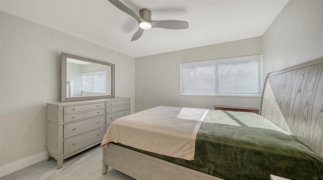 131 WHISPERING SANDS CIRCLE V33, Sarasota, FL 34242