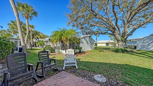 131 WHISPERING SANDS CIRCLE V33, Sarasota, FL 34242