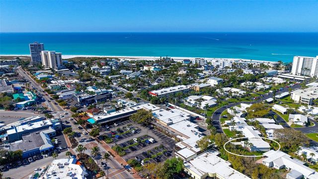 131 WHISPERING SANDS CIRCLE V33, Sarasota, FL 34242