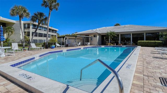 131 WHISPERING SANDS CIRCLE V33, Sarasota, FL 34242