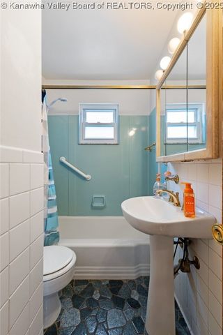 2368 Adams Avenue, St Albans, WV 25177