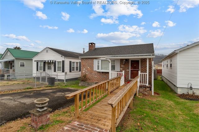 2368 Adams Avenue, St Albans, WV 25177